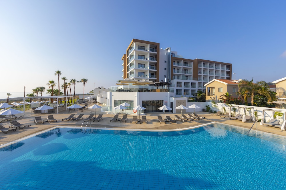 Leonardo Crystal Cove & Spa by the sea Adults Only