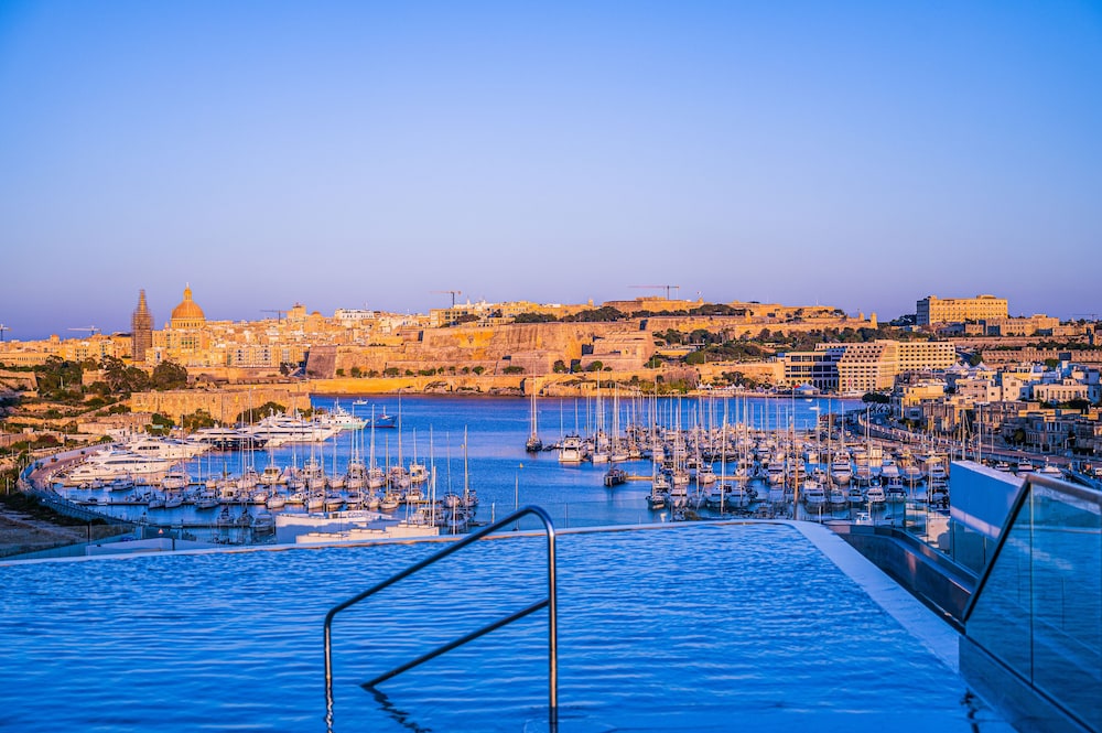 Grands Suites Hotel Residences & Spa